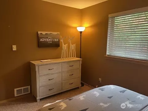 Bedroom - 62500 Piney Way E, Greenwater, WA 98022 photo 2 of 4
