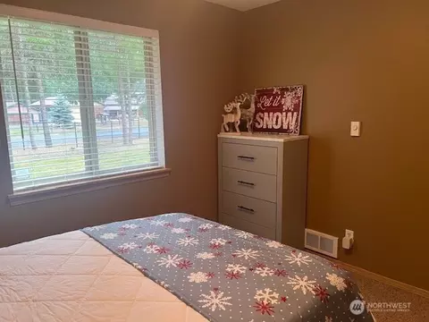 Bedroom - 62500 Piney Way E, Greenwater, WA 98022 photo 4 of 4