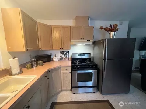Kitchen - 62500 Piney Way E, Greenwater, WA 98022 photo 2 of 2