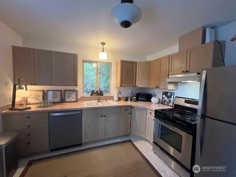 Kitchen - 62500 Piney Way E, Greenwater, WA 98022 photo 1 of 2