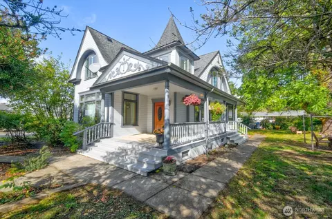 218 E Young St, Elma, WA 98541