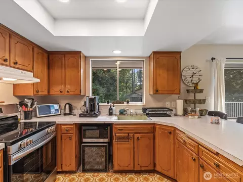 Kitchen - 114 231st St SE, Bothell, WA 98021 photo 4 of 6