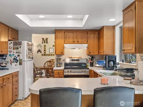 Kitchen - 114 231st St SE, Bothell, WA 98021 photo 3 of 6