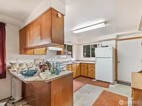 Kitchen - 114 231st St SE, Bothell, WA 98021 photo 6 of 6