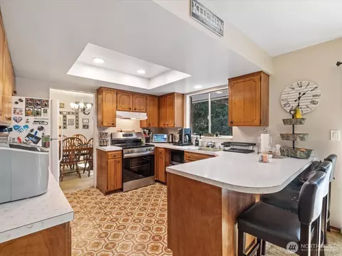 Kitchen - 114 231st St SE, Bothell, WA 98021 photo 2 of 6