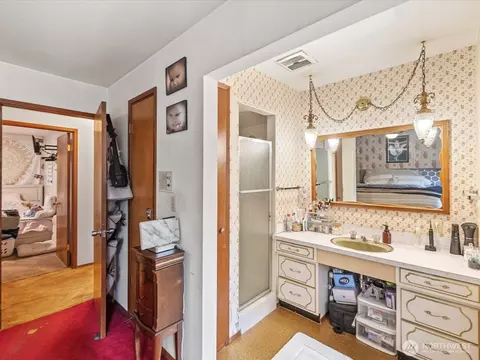Bath - 114 231st St SE, Bothell, WA 98021 photo 3 of 4