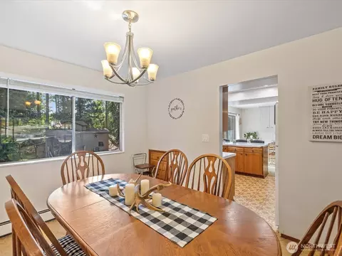 Dining - 114 231st St SE, Bothell, WA 98021 photo 2 of 4