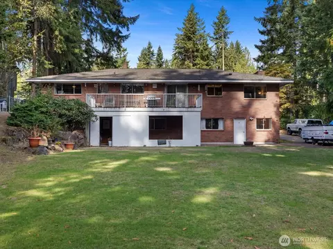 Exterior - 114 231st St SE, Bothell, WA 98021 photo 4 of 12