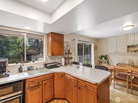 Kitchen - 114 231st St SE, Bothell, WA 98021 photo 5 of 6