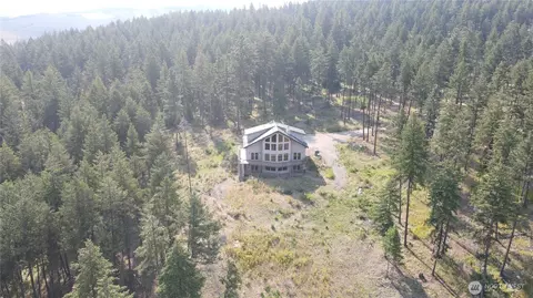 4 Ruger Rd, Oroville, WA 98844
