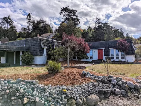 72 Sea View Dr, Port Angeles, WA 98362