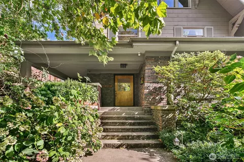1154 21st Ave E, Seattle, WA 98112