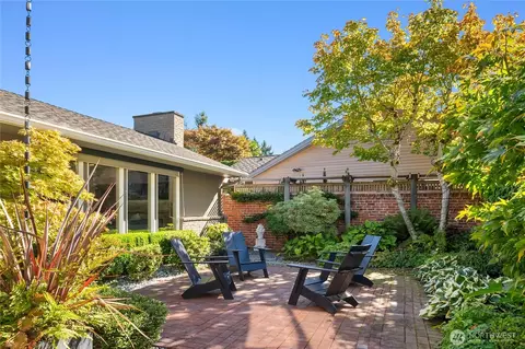 Exterior - 2124 Broadmoor Dr E, Seattle, WA 98112 photo 3 of 5