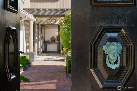 Entry Way - 2124 Broadmoor Dr E, Seattle, WA 98112 photo 2 of 2