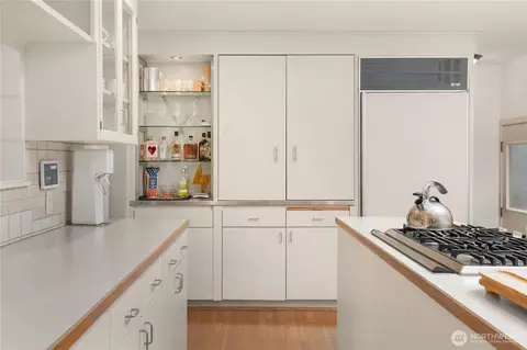 Kitchen - 2124 Broadmoor Dr E, Seattle, WA 98112 photo 3 of 3