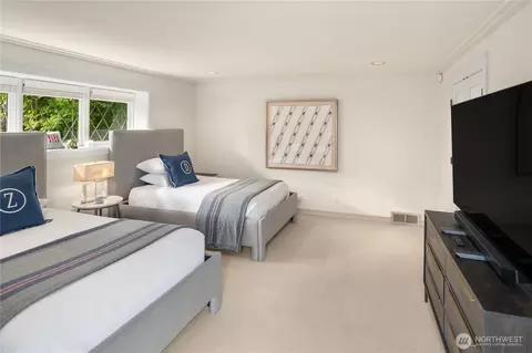 Bedroom - 2124 Broadmoor Dr E, Seattle, WA 98112 photo 1 of 3