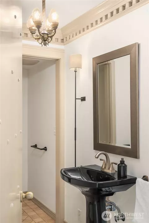 Bath - 2124 Broadmoor Dr E, Seattle, WA 98112 photo 1 of 2