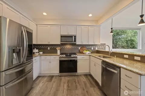 Kitchen - 12403 17th Ave SE, Everett, WA 98208 photo 5 of 5