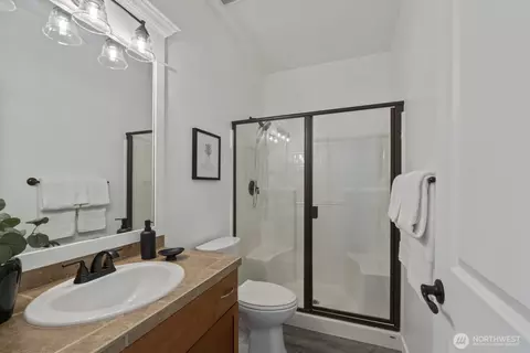Bath - 12403 17th Ave SE, Everett, WA 98208 photo 1 of 5