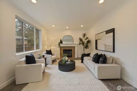Living - 12403 17th Ave SE, Everett, WA 98208 photo 1 of 2