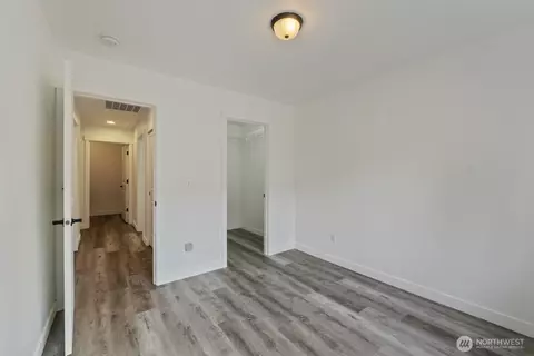Bedroom - 12403 17th Ave SE, Everett, WA 98208 photo 6 of 8