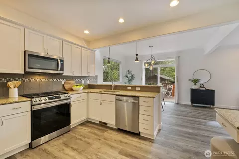 Kitchen - 12403 17th Ave SE, Everett, WA 98208 photo 2 of 5