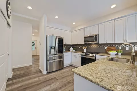 Kitchen - 12403 17th Ave SE, Everett, WA 98208 photo 4 of 5
