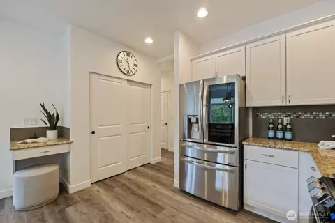 Entry Way - 12403 17th Ave SE, Everett, WA 98208 photo 3 of 3