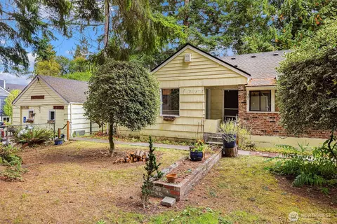 15010 Ashworth Ave N, Shoreline, WA 98133