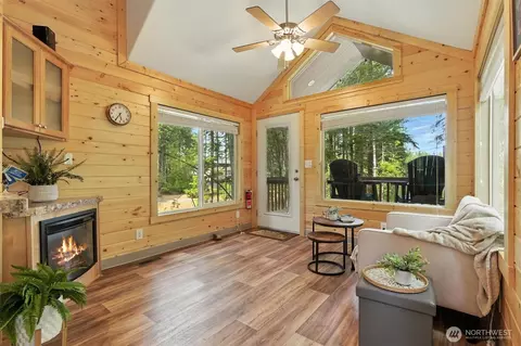 200 NE Lakeshore Dr S, Tahuya, WA 98588