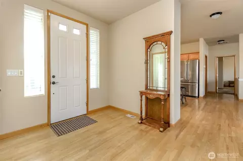Entry Way - 1113 Ofarrell Ln NW, Orting, WA 98360 photo 2 of 4