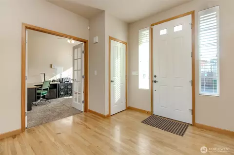 Entry Way - 1113 Ofarrell Ln NW, Orting, WA 98360 photo 3 of 4
