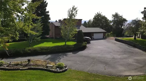 14 Hahn Rd, Omak, WA 98841