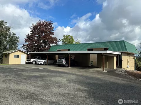 910 Barnhart St, Raymond, WA 98577