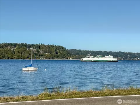 4611 Beach Dr E, Port Orchard, WA 98366