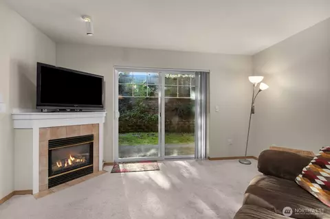 1001 W Casino Rd #F105, Everett, WA 98204