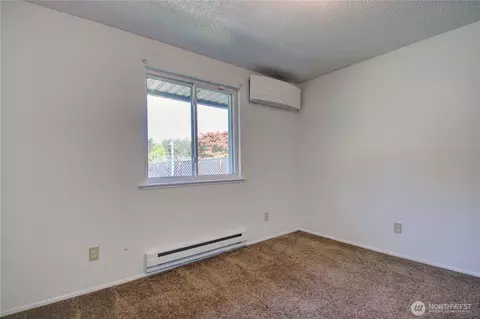 Bedroom - 46744 Baker Loop Dr, Concrete, WA 98237 photo 2 of 5