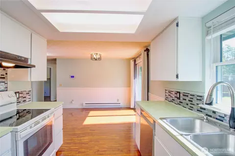 Kitchen - 46744 Baker Loop Dr, Concrete, WA 98237 photo 3 of 4