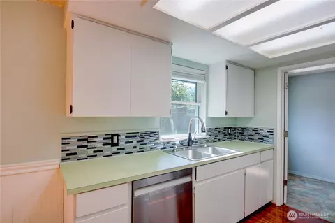 Kitchen - 46744 Baker Loop Dr, Concrete, WA 98237 photo 2 of 4