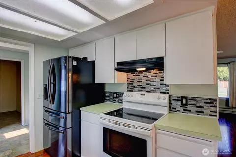 Kitchen - 46744 Baker Loop Dr, Concrete, WA 98237 photo 1 of 4