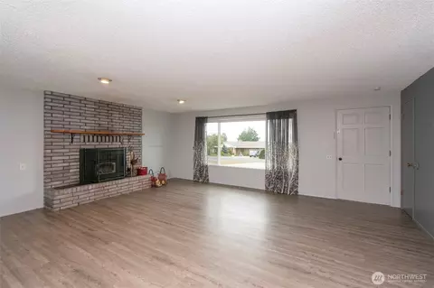 Living - 61 James St, Sequim, WA 98382 photo 2 of 2