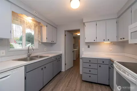 Kitchen - 61 James St, Sequim, WA 98382 photo 1 of 4