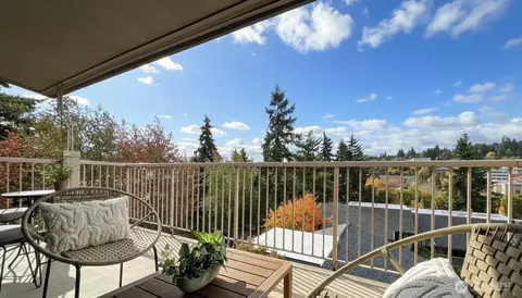 2920 76th Ave SE #411, Mercer Island, WA 98040