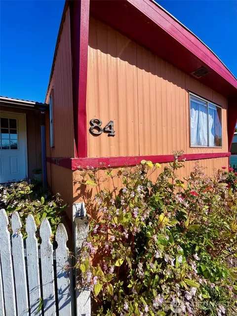700 NW Crosby Ave #84, Oak Harbor, WA 98277