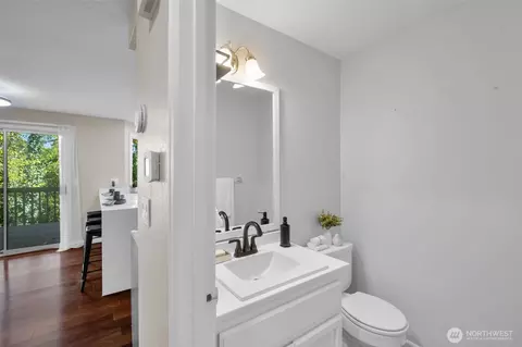 Bath - 16808 119th Pl NE, Bothell, WA 98011 photo 1 of 5