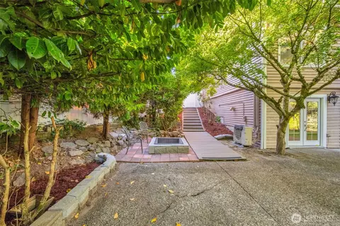 Exterior - 16808 119th Pl NE, Bothell, WA 98011 photo 5 of 7