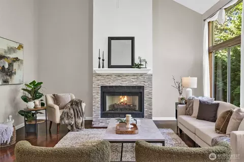 Living - 16808 119th Pl NE, Bothell, WA 98011 photo 2 of 3
