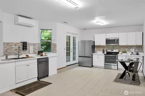 Kitchen - 16808 119th Pl NE, Bothell, WA 98011 photo 5 of 6