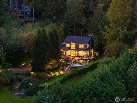 6705 NE Dapple Ct, Bainbridge Island, WA 98110