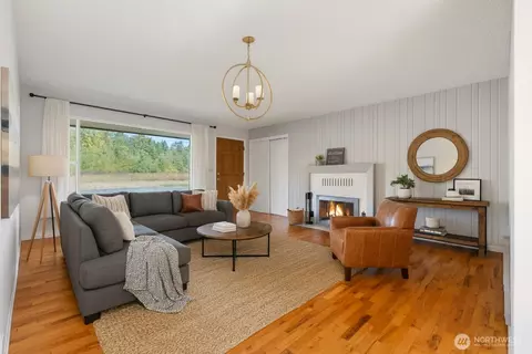 Living - 122 Armstrong Rd, Chehalis, WA 98532 photo 3 of 8